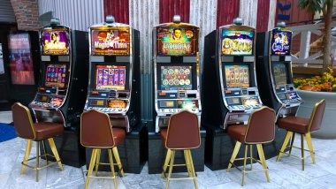 agen togel Jewels of Prosperity slot game interface with reels and paylines